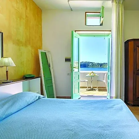 La Corricella 3*