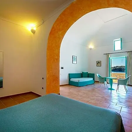 La Corricella 3*