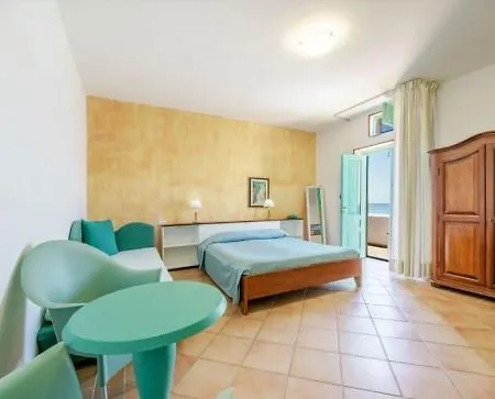 La Corricella 3*