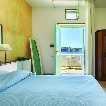 La Corricella 3*